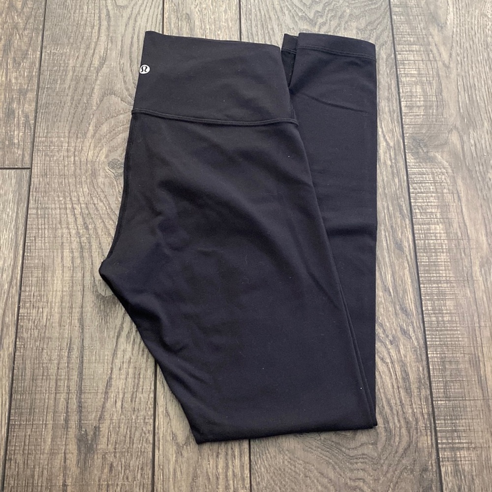Lululemon Wunder Under high rise leggings. Excellent condition with no piling.
